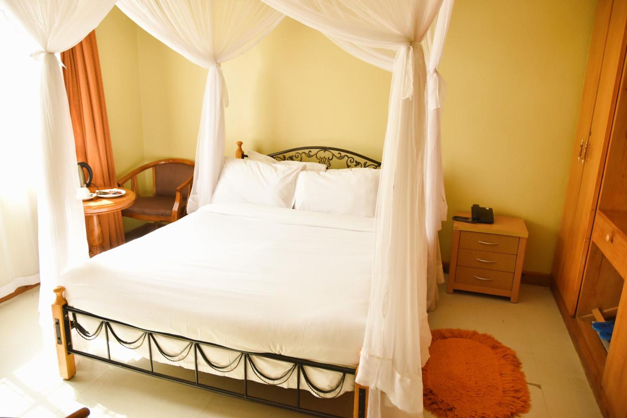 Wagon Wheel Hotel Eldoret Exterior photo
